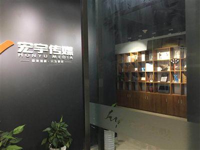 索要工資遇假轉賬 奇葩老板?；ㄕ欣^續拖欠工資