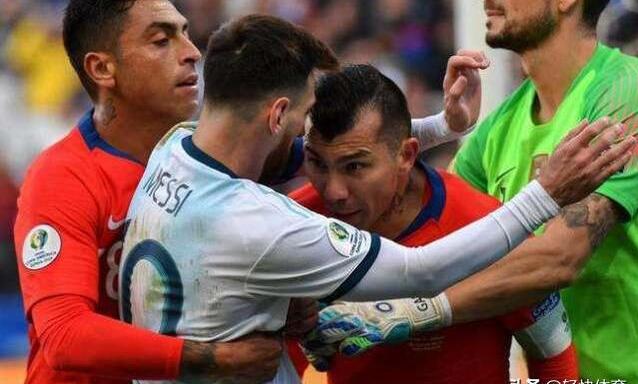 梅西被紅牌罰下后公開拒絕領獎 那么梅西的紅牌冤不冤?