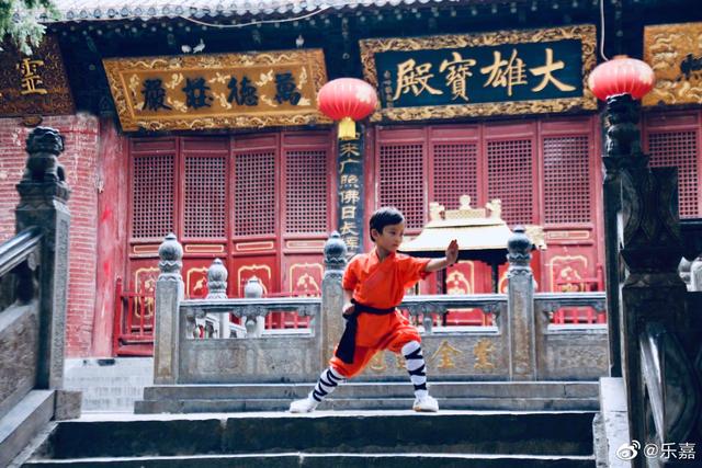 樂嘉送女兒上少林  面對質疑樂嘉稱學武和學舞沒啥差別