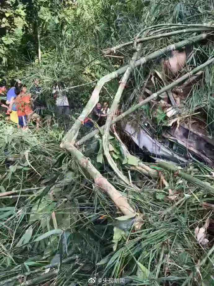 老撾車(chē)禍13人遇難 提醒在老撾旅行減少山區(qū)行車(chē)