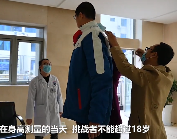 四川14歲男孩高221厘米 最初醫生也懷疑過是巨人癥